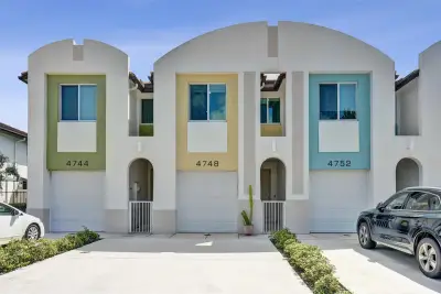 4748 SW 63rd Ter, Davie: photo 1 of 31