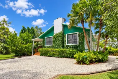 28440 SW 192nd Ave, Homestead: photo 1 of 18