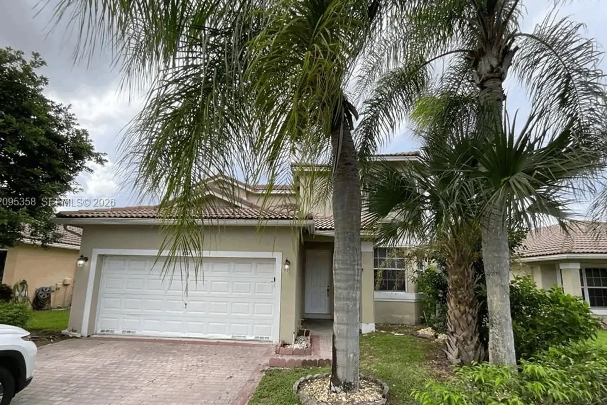11867 SW 7th St, Pembroke Pines: photo 1 of 13