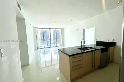 1111 SW 1st Ave #2623, Miami: photo 1 of 27