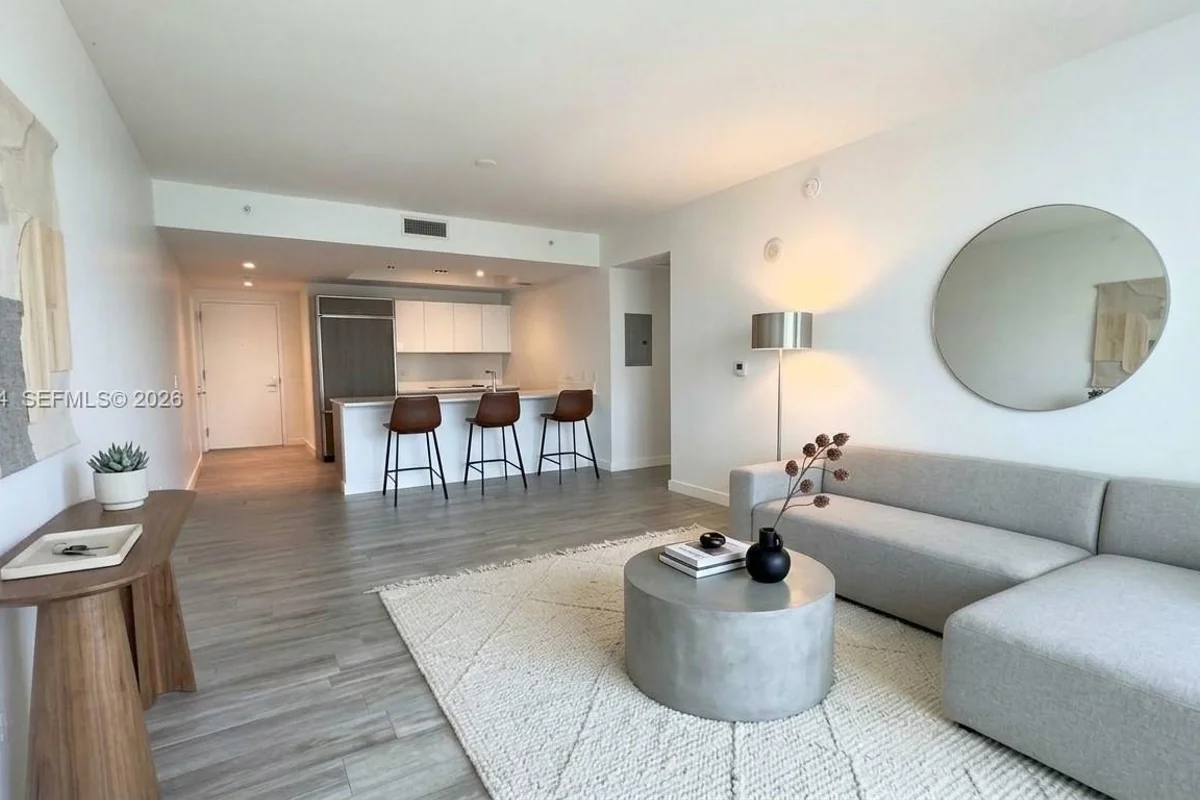Condo in Miami: photo 1 of 34