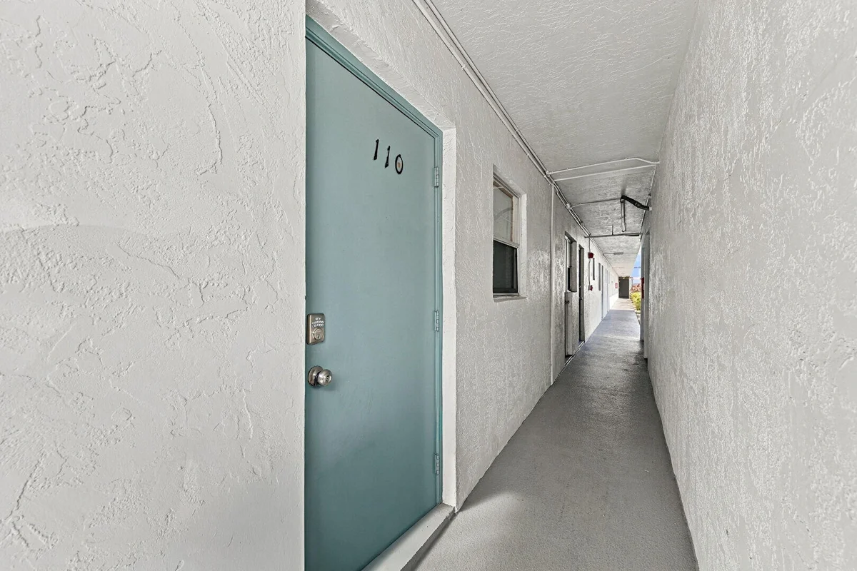 4311 Crystal Lake Dr #110, Deerfield Beach: photo 1 of 13