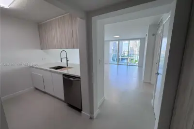 31 SE 5th St #2009, Miami: photo 1 of 41