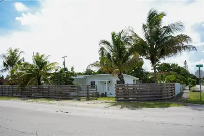 11720 NW 5th Ave, Miami: photo 1 of 25