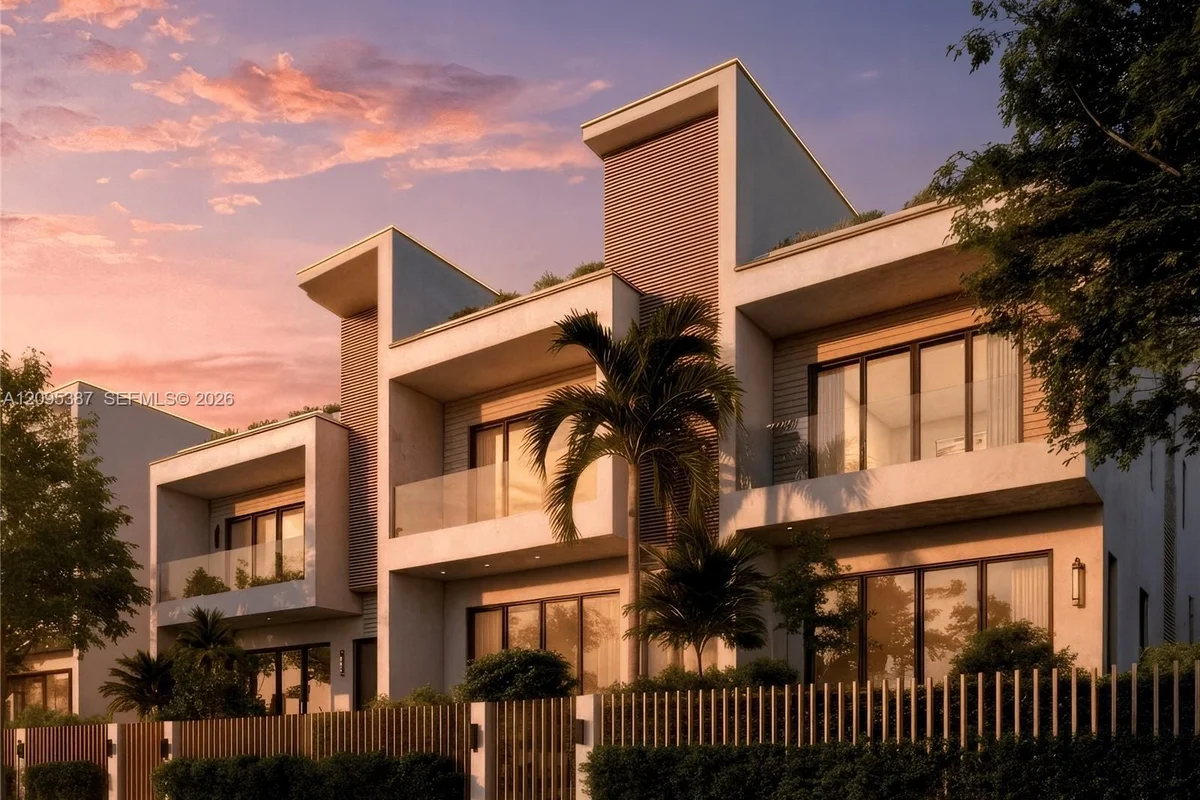 2840 NE 32nd St, Fort Lauderdale: photo 1 of 19