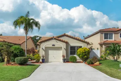 4249 NW 1st Dr, Deerfield Beach: photo 1 of 71