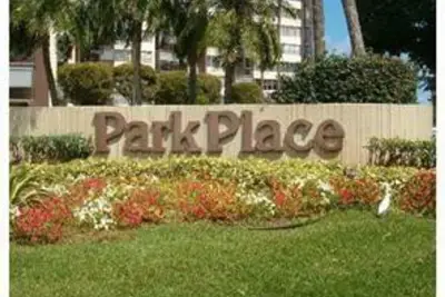 Condo in Pembroke Pines: photo 1 of 8