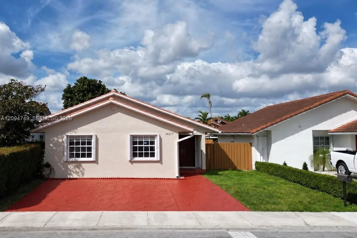 14217 SW 48th Ln, Miami: photo 1 of 4