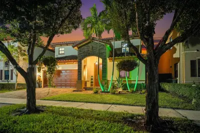 122 NE 27th Ave, Homestead: photo 1 of 83