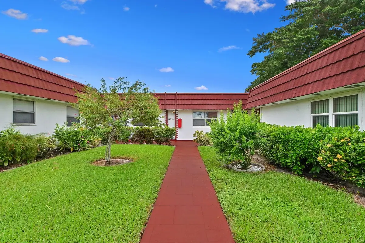 195 Waterford Crescent, Delray Beach: photo 1 of 43