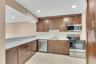 4848 NW 24th Ct #118, Lauderdale Lakes: photo 1 of 32