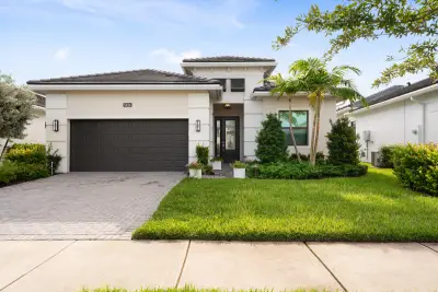 5426 Hutchinson Way, Westlake: photo 1 of 40