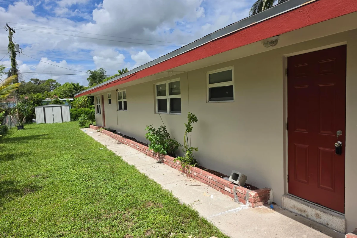 1235 NW 5th #1-2, Fort Lauderdale: photo 1 of 13