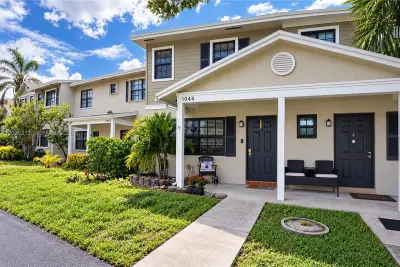 1046 NW 107th Ave, Pembroke Pines: photo 1 of 29