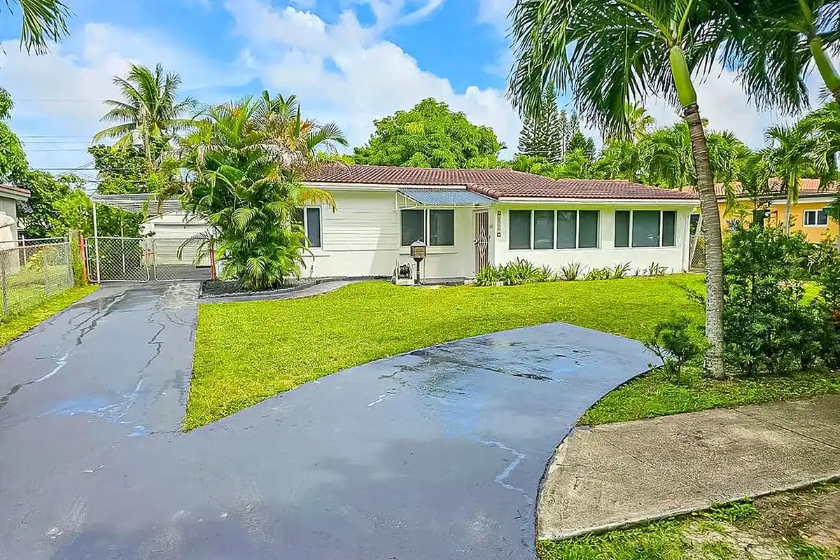 18321 NE 20th Pl, North Miami Beach: photo 1 of 18