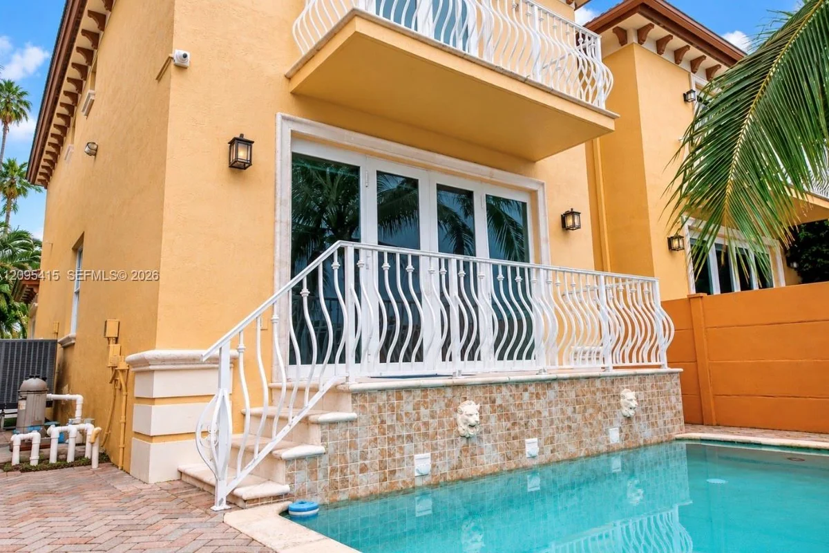 3870 NE 168th St #2, North Miami Beach: photo 1 of 33