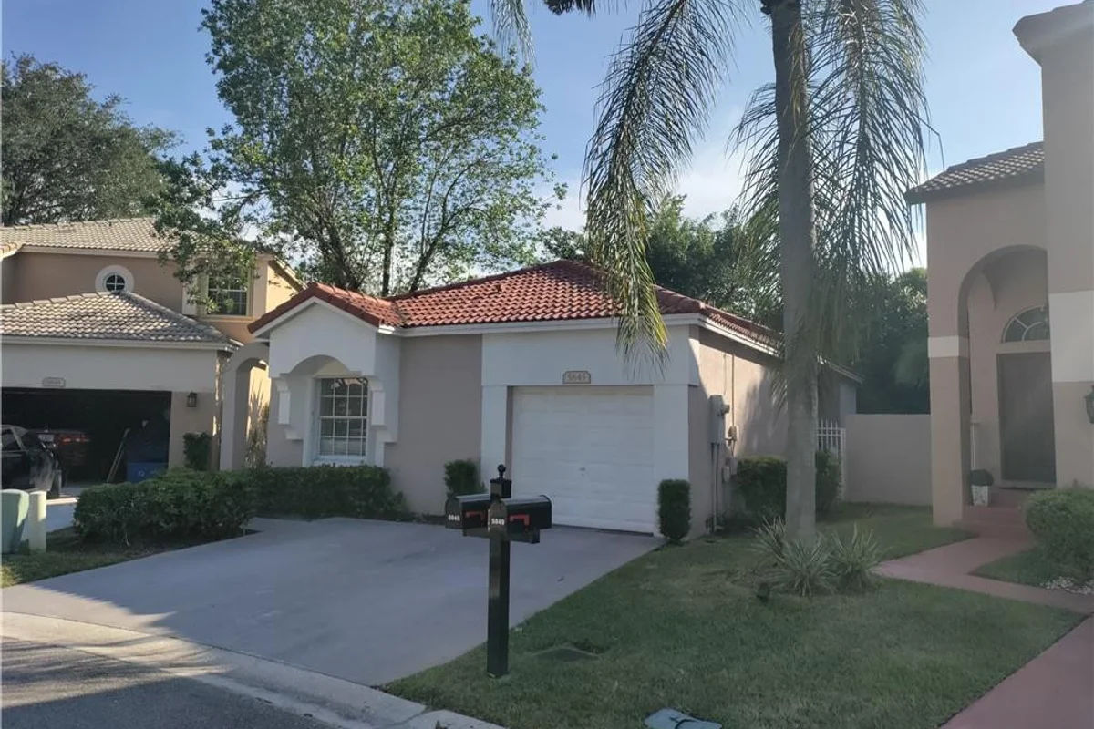 5845 Eagle Cay Cir, Coconut Creek: photo 1 of 43
