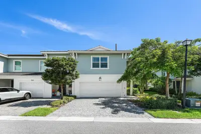 562 Parsons Way, Deerfield Beach: photo 1 of 40