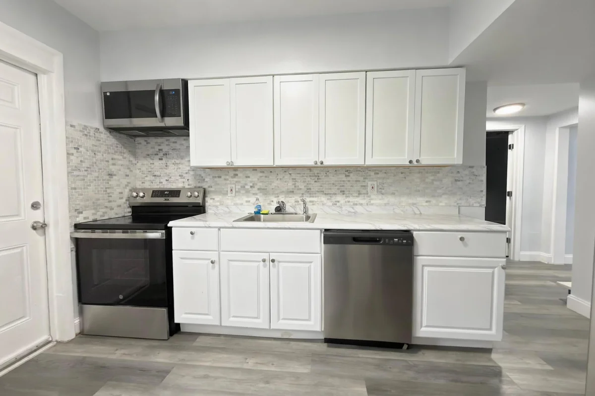 131 E 27th St #6, Riviera Beach: photo 1 of 20
