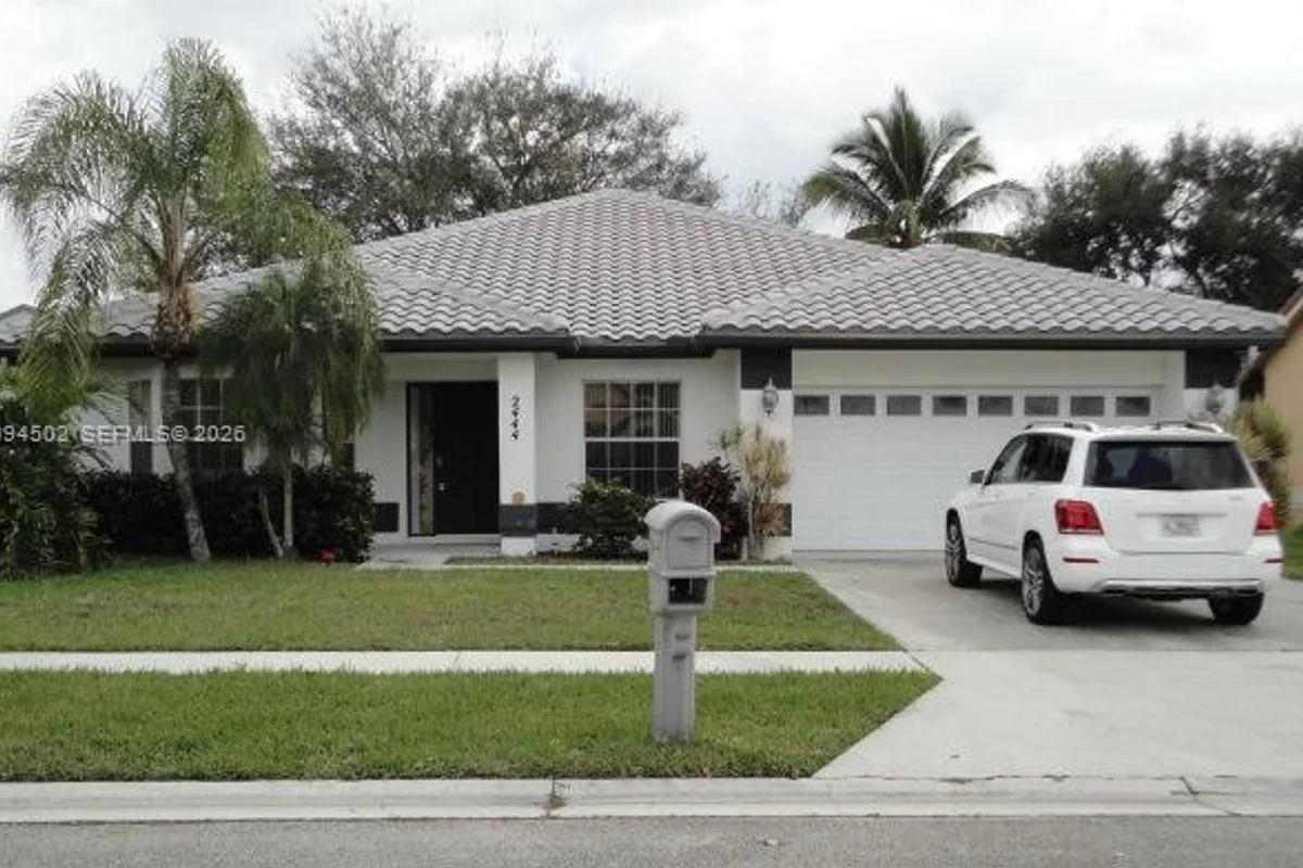 2444 Stonegate Dr, Wellington: photo 1 of 19