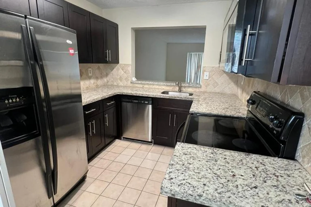 9458 Palm Cir S, Pembroke Pines: photo 1 of 8