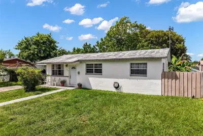 19710 SW 114th Pl, Miami: photo 1 of 43