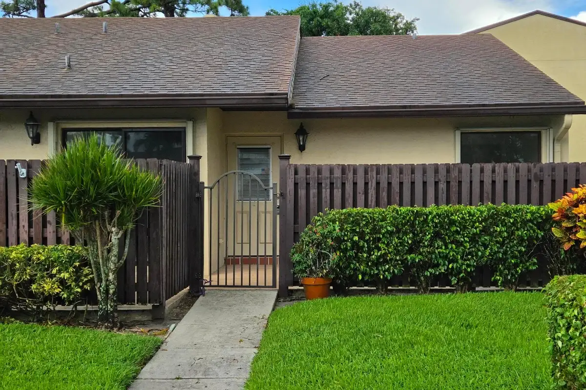 625 Sea Pine Way #H, West Palm Beach: photo 1 of 29