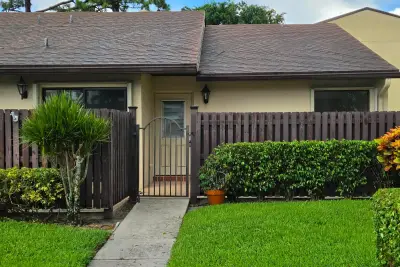625 Sea Pine Way #H, West Palm Beach: photo 1 of 29