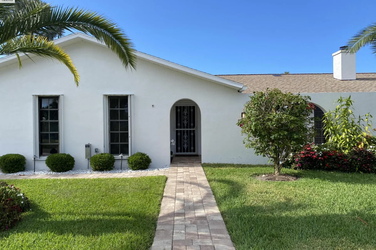 2327 Windsor Rd, Palm Beach Gardens: photo 1 of 12