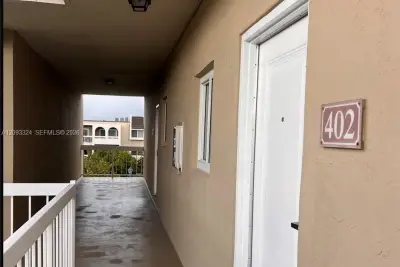 7732 Camino Real #402, Miami: photo 1 of 19