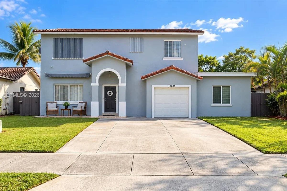 18208 SW 154th Ct, Miami: photo 1 of 10