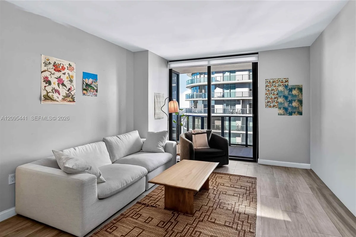 45 SW 9th St #3807, Miami: photo 1 of 55