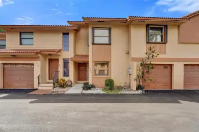 1043 SW 113th Ter, Pembroke Pines: photo 1 of 45