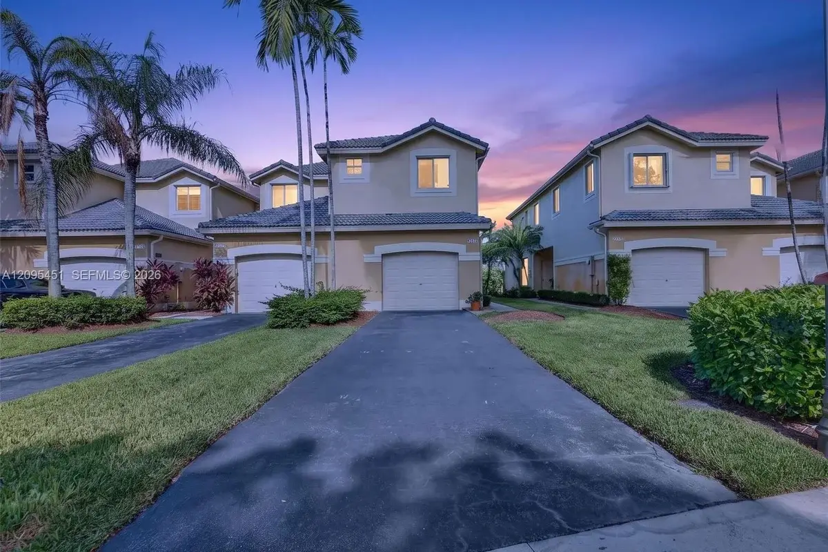 2475 W Cordoba Bend, Weston: photo 1 of 31