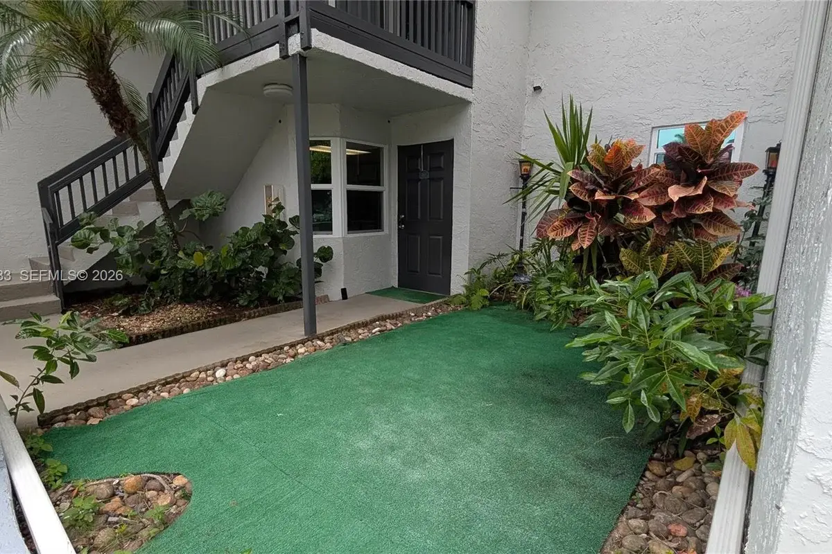 211 SW 113th Way, Pembroke Pines: photo 1 of 60