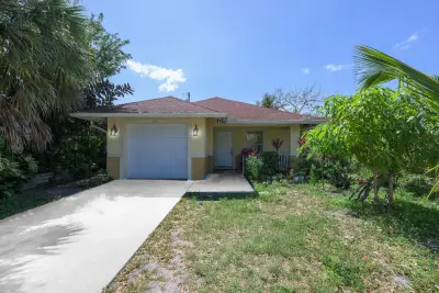 631 S A St, Lake Worth Beach: photo 1 of 28