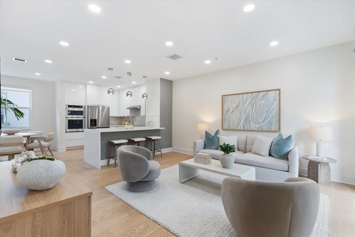 23 NW 4th Ave, Delray Beach: photo 1 of 33