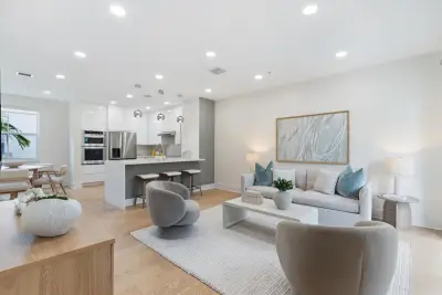 23 NW 4th Ave, Delray Beach: photo 1 of 33