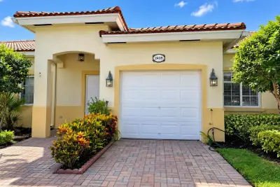2405 Windjammer Way, West Palm Beach: photo 1 of 13