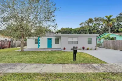 760 NE 152nd St, Miami: photo 1 of 42