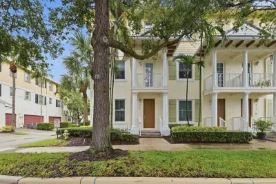 4107 Parkside Dr, Jupiter: photo 1 of 40