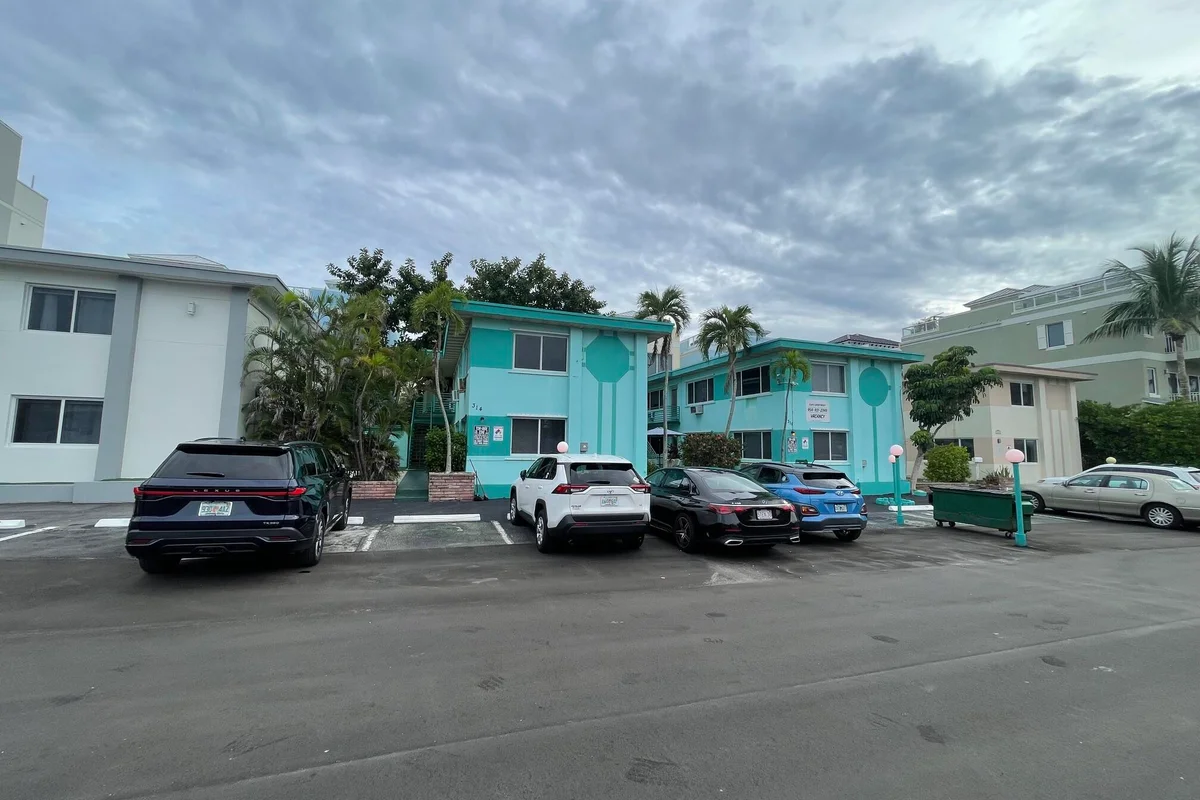 314 Elm St #3, Hollywood: photo 1 of 20