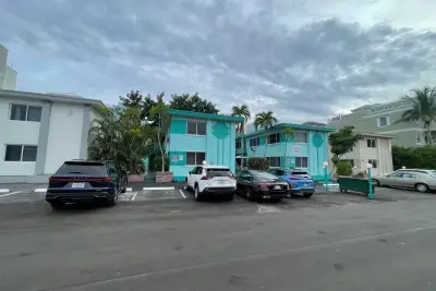 314 Elm St #3, Hollywood: photo 1 of 20