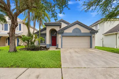 9823 N Grand Duke Cir, Tamarac: photo 1 of 41