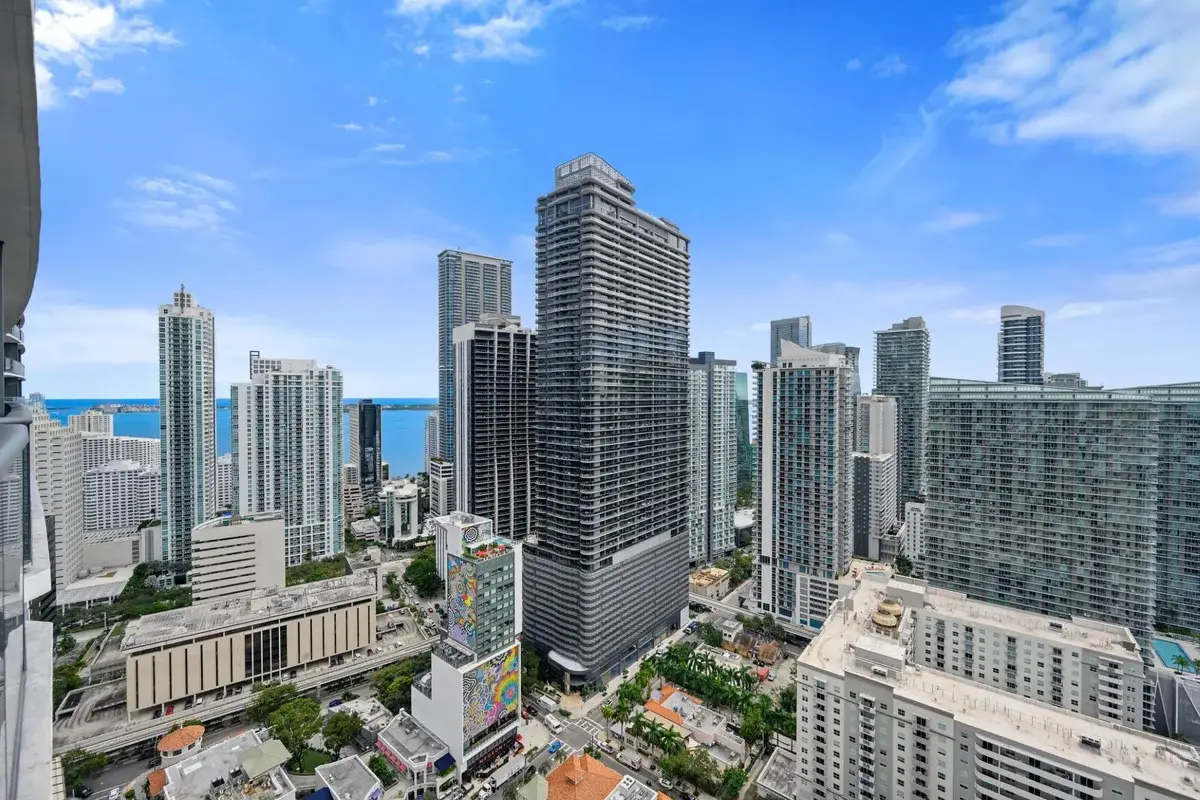 55 SW 9th St #3705, Miami: photo 1 of 36