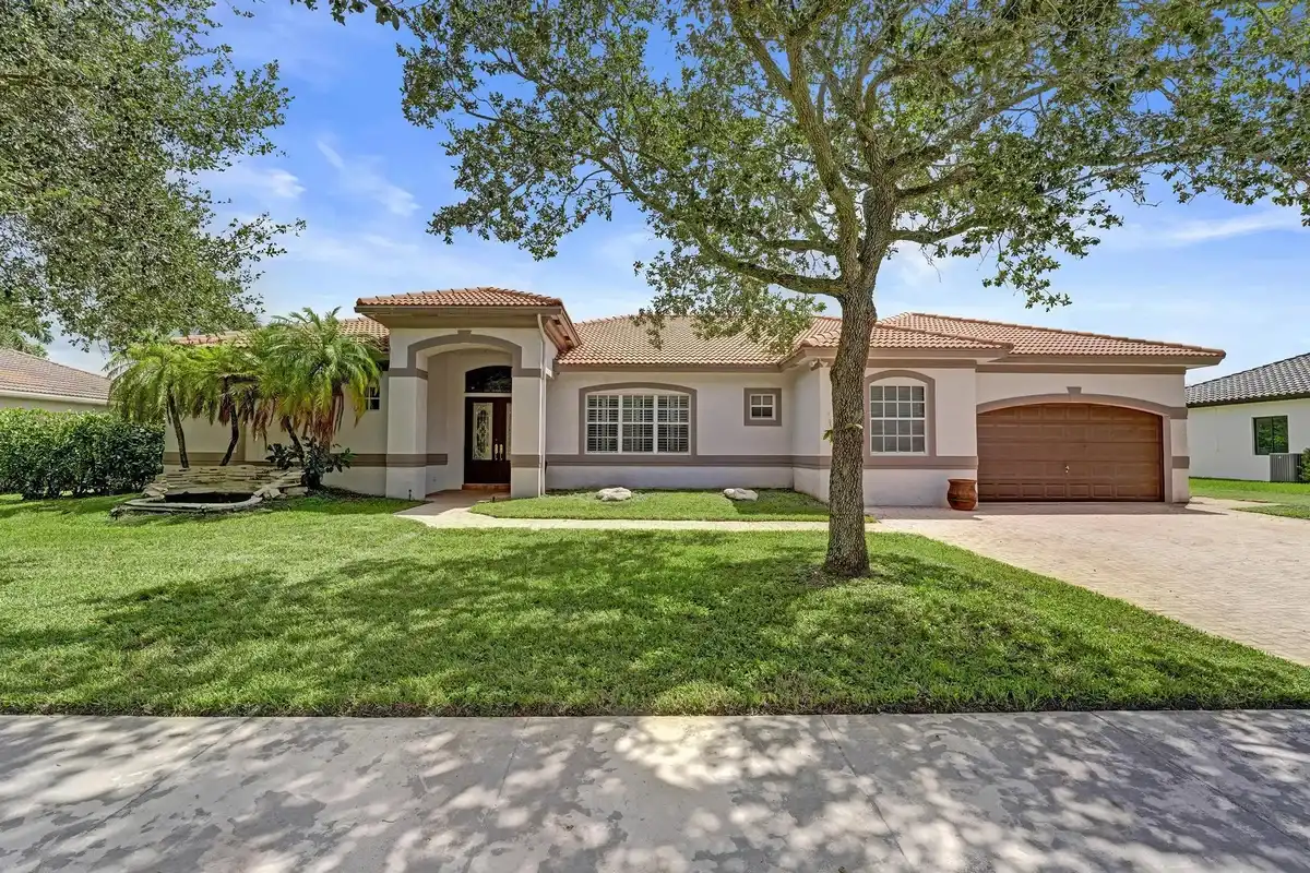 4288 SW 138th Ave, Davie: photo 1 of 38