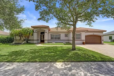 4288 SW 138th Ave, Davie: photo 1 of 38
