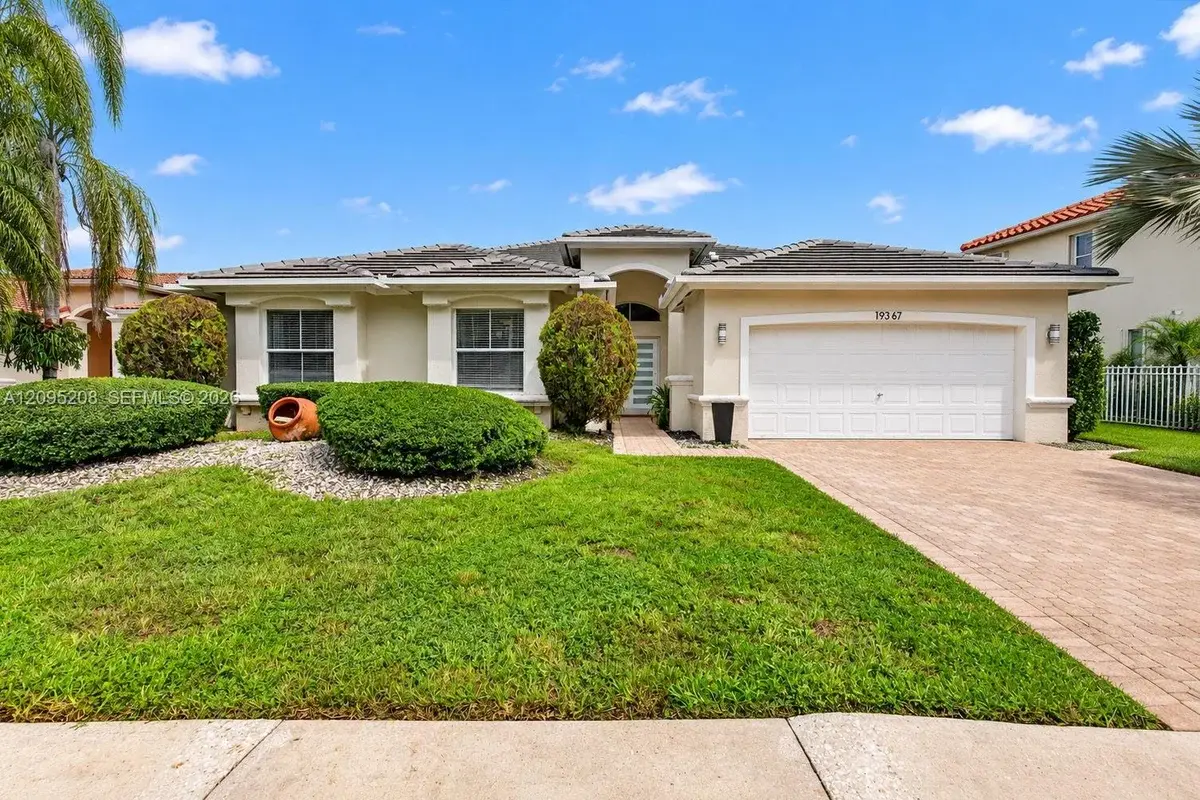 19367 NW 23rd St, Pembroke Pines: photo 1 of 55