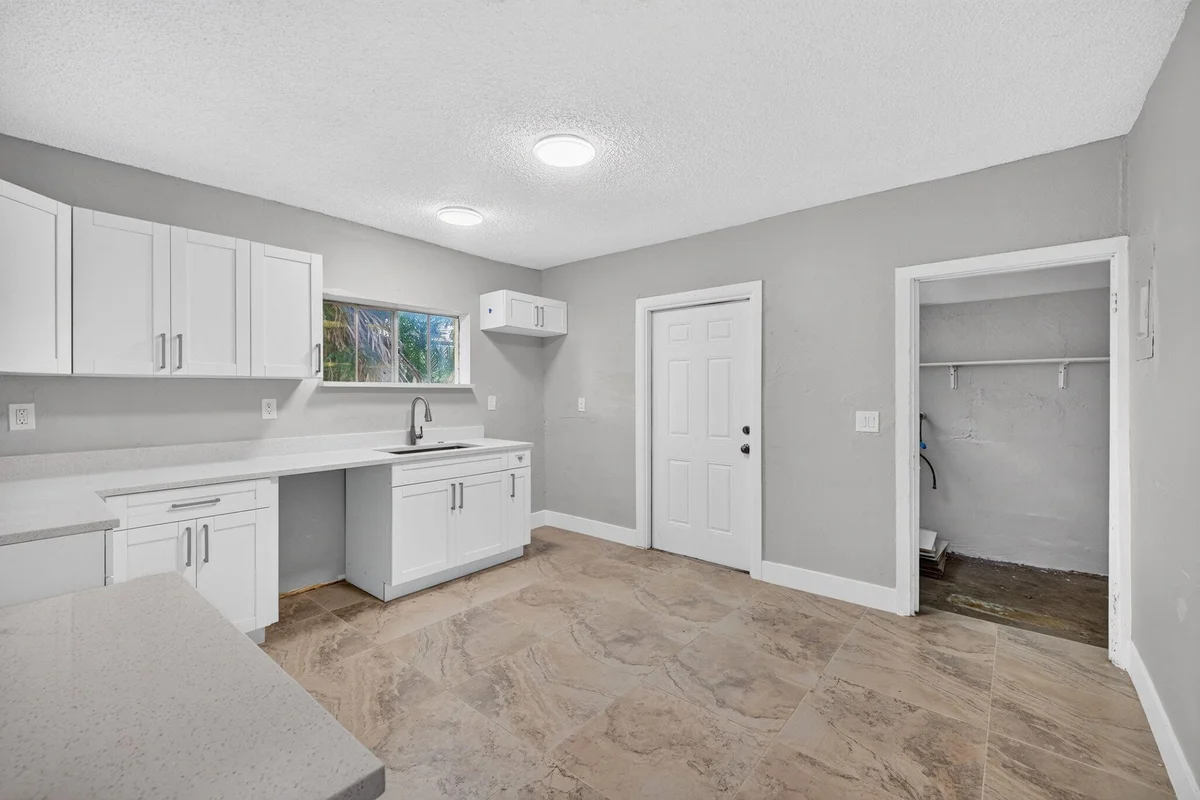 2731 NW 6th Ct, Fort Lauderdale: photo 1 of 35