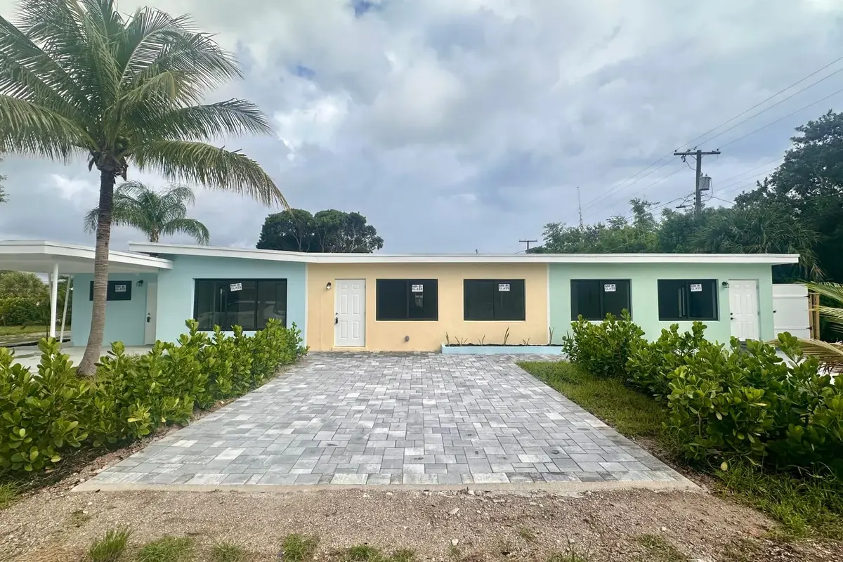 1230 S Federal Hwy, Lake Worth Beach: photo 1 of 16